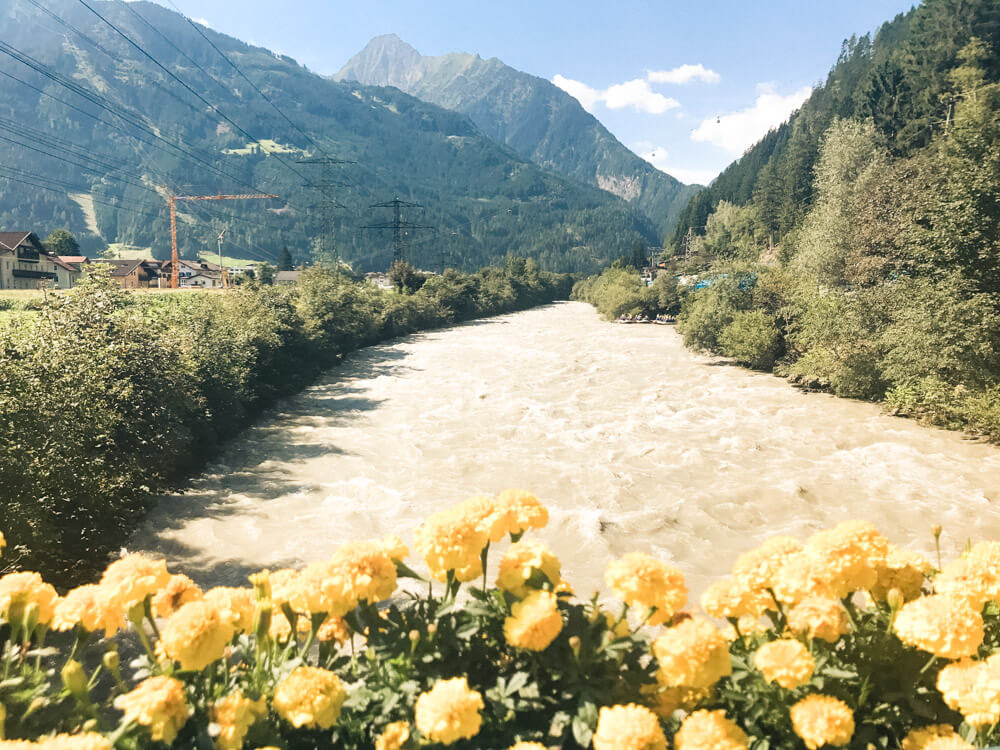 Viel Sonne und tolle Aussichten bietet eine Radtour entlang des Zillertal-Radwegs.